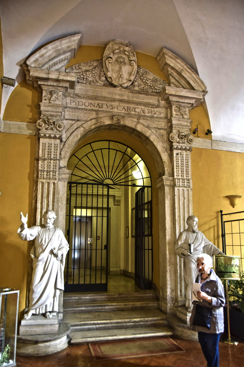 Via_della_Conciliazione-Palazzo_Cesi-Chiostro (4)