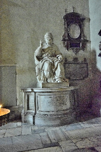 Piazza_Aracoeli-Chiesa_omonima-Statua_Leone_X (14)