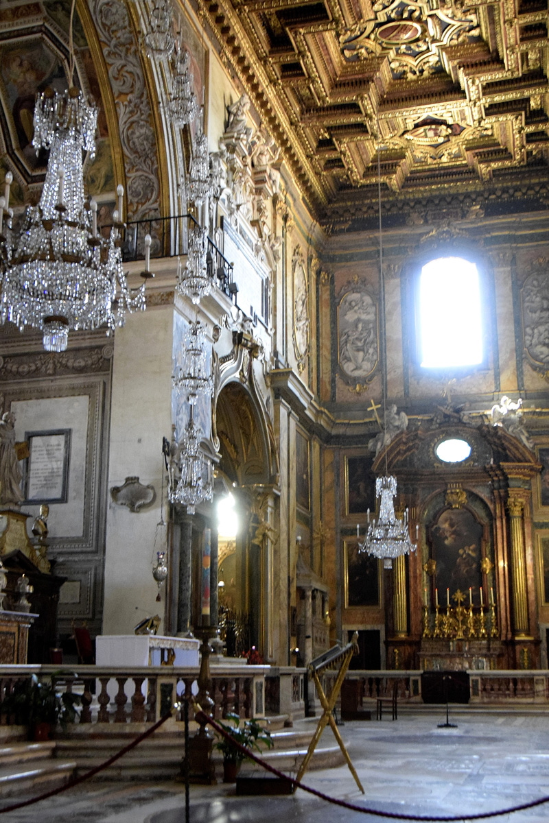 Piazza_dell_Aracoeli-Chiesa_omonima-Transetto