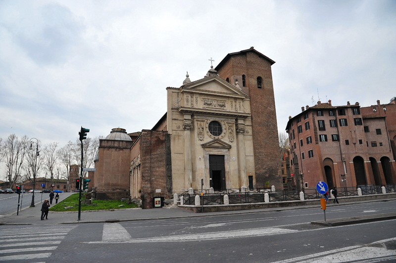 Via_del_Teatro_Marcello-Chiesa_di_S_Nicola_in_Carcere