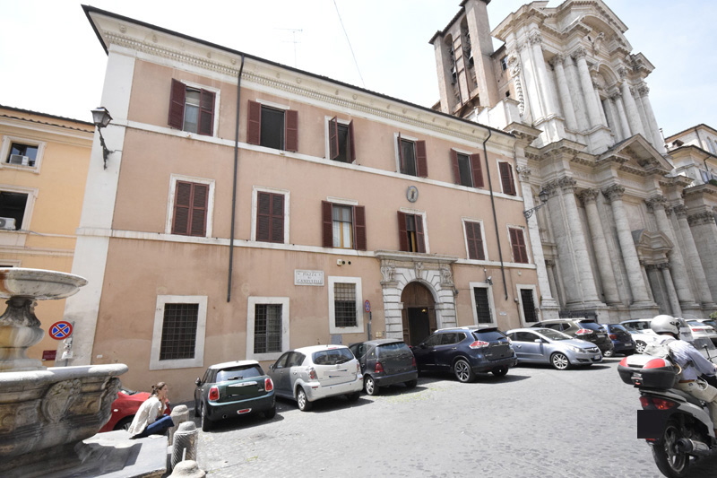 Piazza_Campitelli-Palazzo_al_n_9