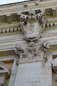 Piazza_del_Campidoglio-Palazzo_Nuovo-Stemma_Alessandro_VII