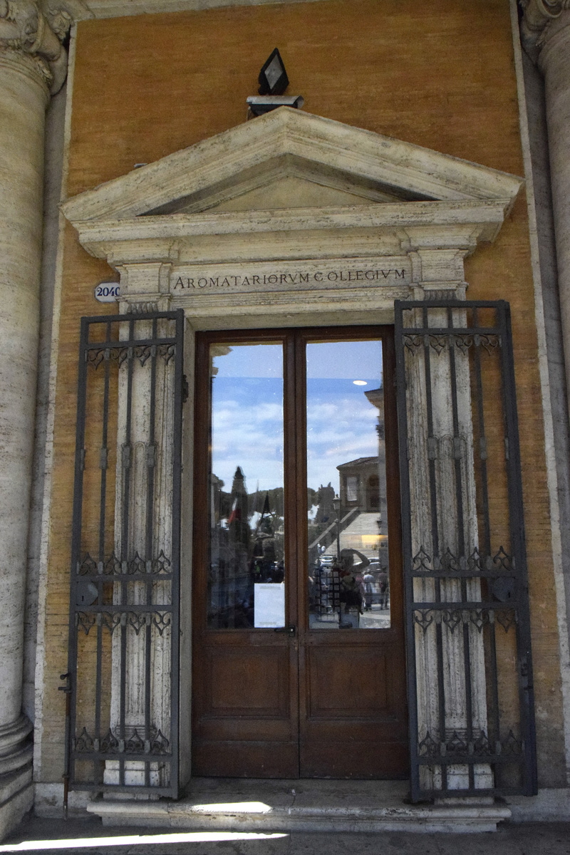 Piazza_del_Campidoglio-Palazzo_dei_Conservatori-Collegio_Profumieri