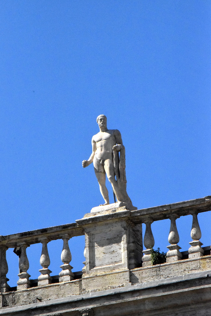 Piazza_del_Campidoglio-Palazzo_dei_Conservatori-Statua