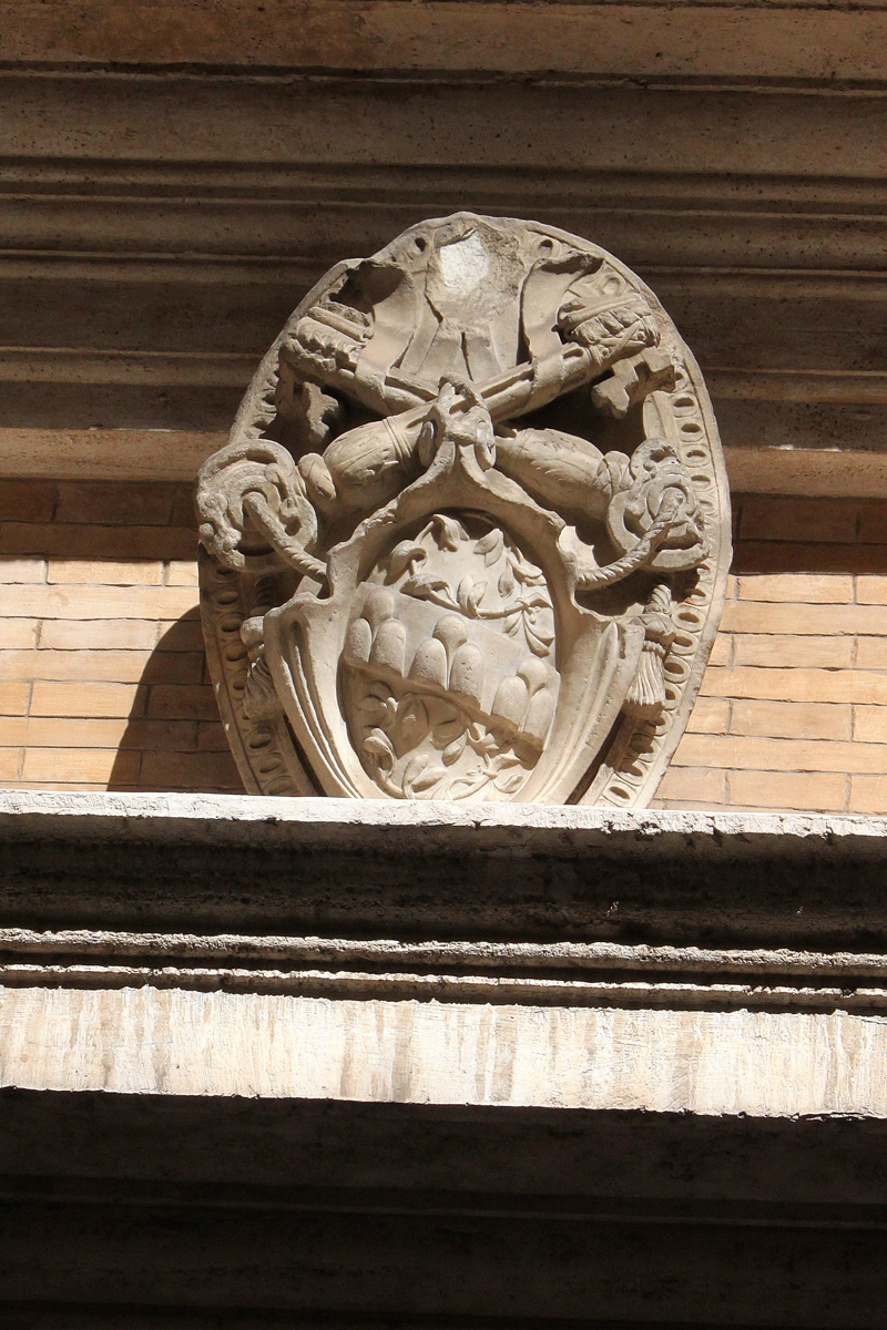 Piazza_Firenze-Palazzo_omonimo-Stemma_Giulio_III