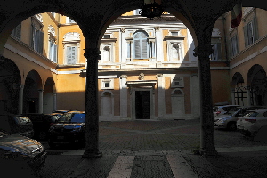 Piazza_Firenze-Palazzo_omonimo-cortile