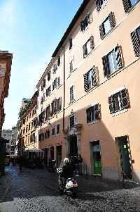 Piazza_di_Firenze-Palazzo_al_n_24