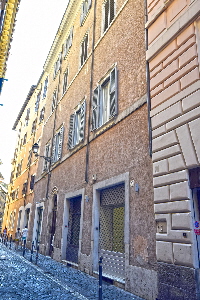 Via_d_Ascanio-Palazzo al n. 18