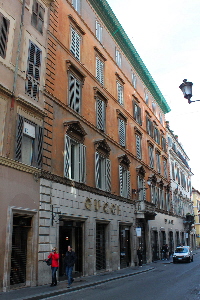 Via_dei_Condotti-Palazzo_al_n_9