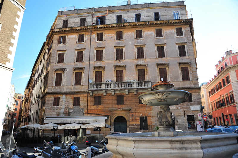 Piazza_Nicosia-Palazzo_al_n_25