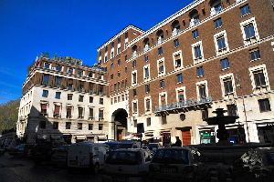 Piazza_Nicosia-Palazzo_delle_Assicurazioni (4)