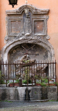 Via_dei_Prefetti-Palazzo_al_n_46-Fontana