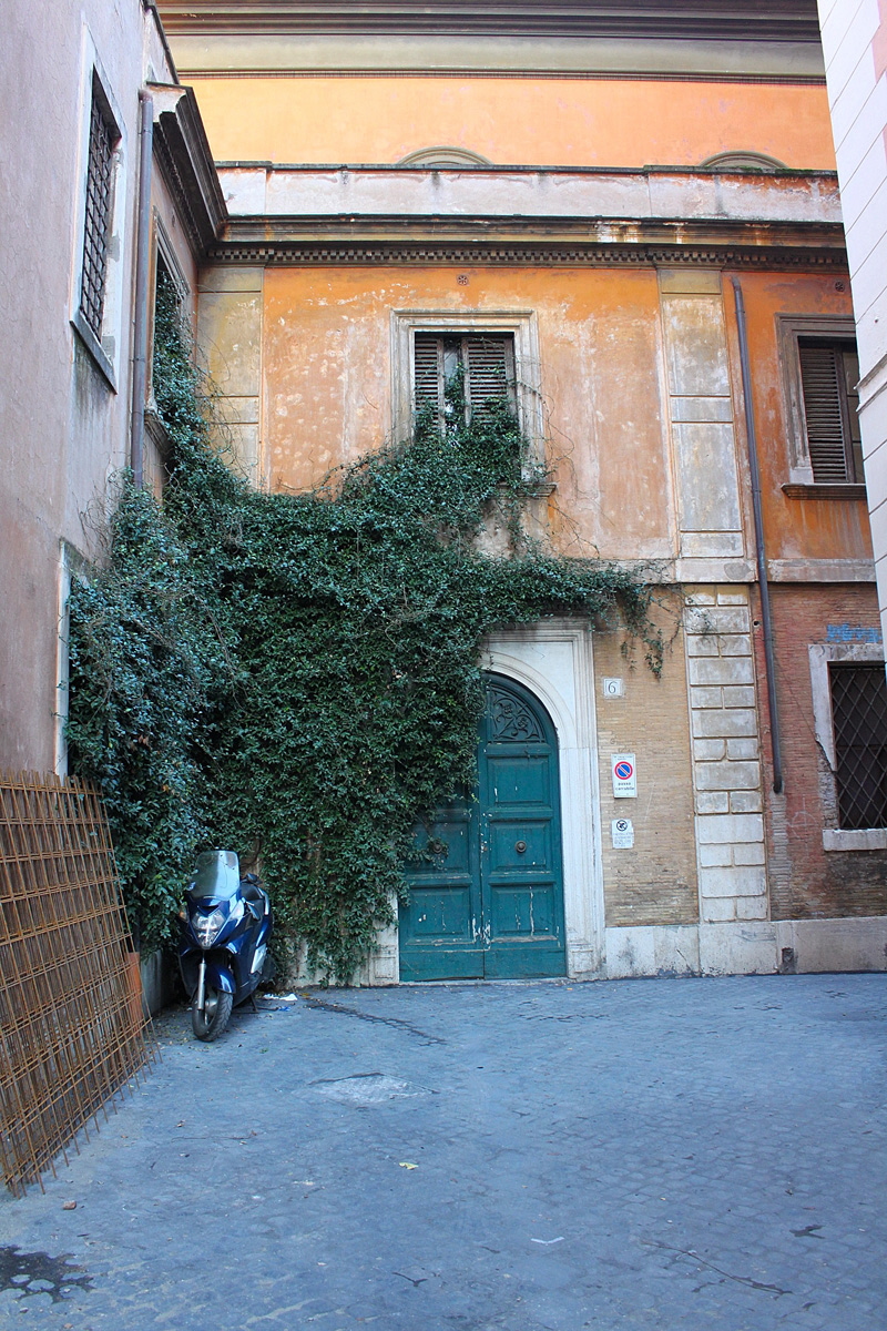 Vicolo_delle_Orsoline-Ingresso_monastero (2)