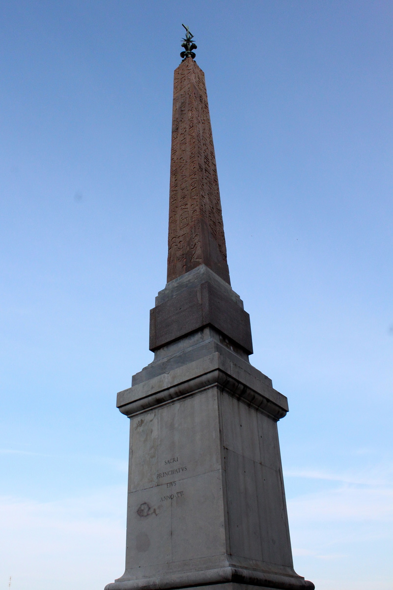 Piazza_della_trinita_de_Monti-Obelisco