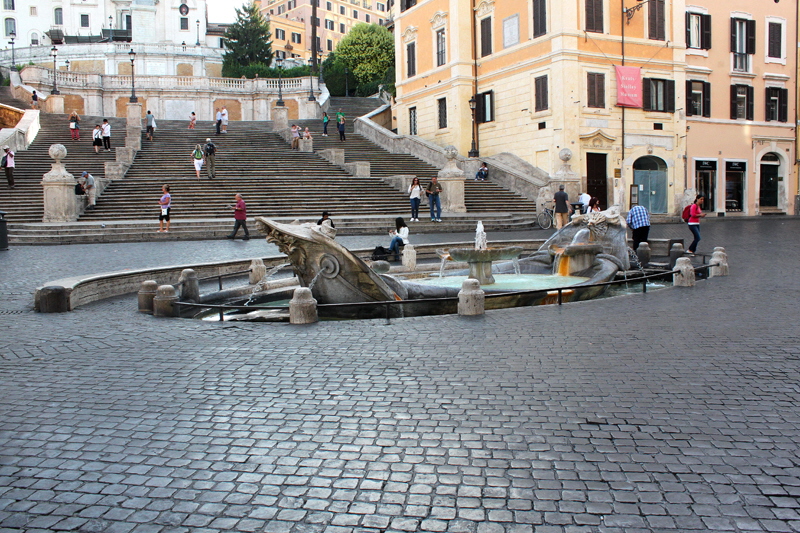 Piazza_di_Spagna-Fontana_della_Barcaccia