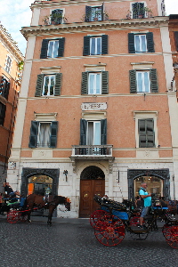 Piazza_di_Spagna-Palazzo_al_n_20