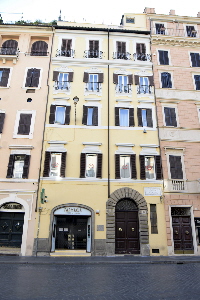 Piazza_di_Spagna-Palazzo_al_n_31