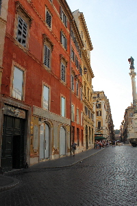 Piazza_di_Spagna-Palazzo_al_n_35