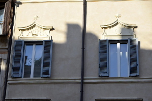 Piazza_di_Spagna-Palazzo_al_n_67-Finestre