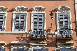 Piazza_di_Spagna-Palazzo_al_n_9-Finestre