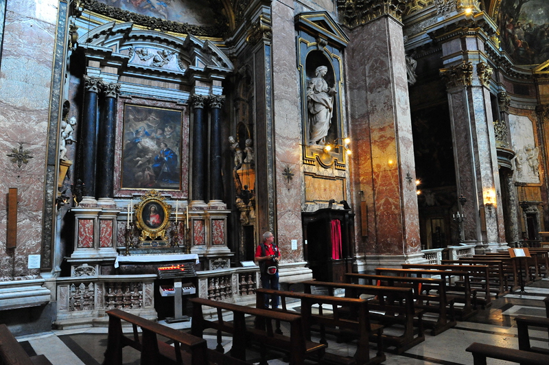 Piazza_della_Maddalena-Chiesa_omonima-Navata_Centrale-Lato_sinistro