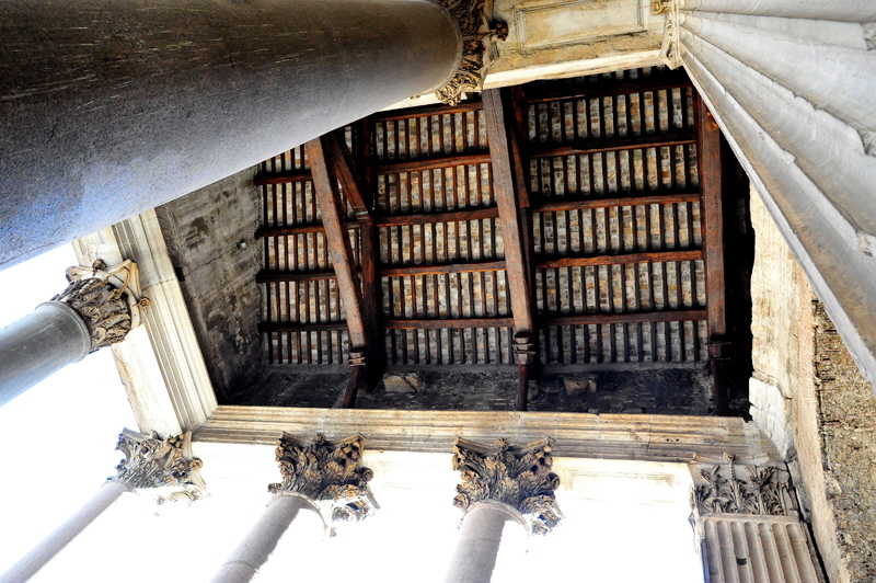 Piazza_della_Rotonda-Pantheon-Pronao (3)