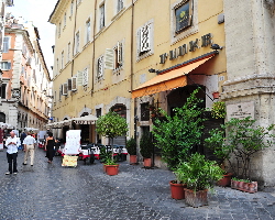 Piazza_della_Maddalena (2)