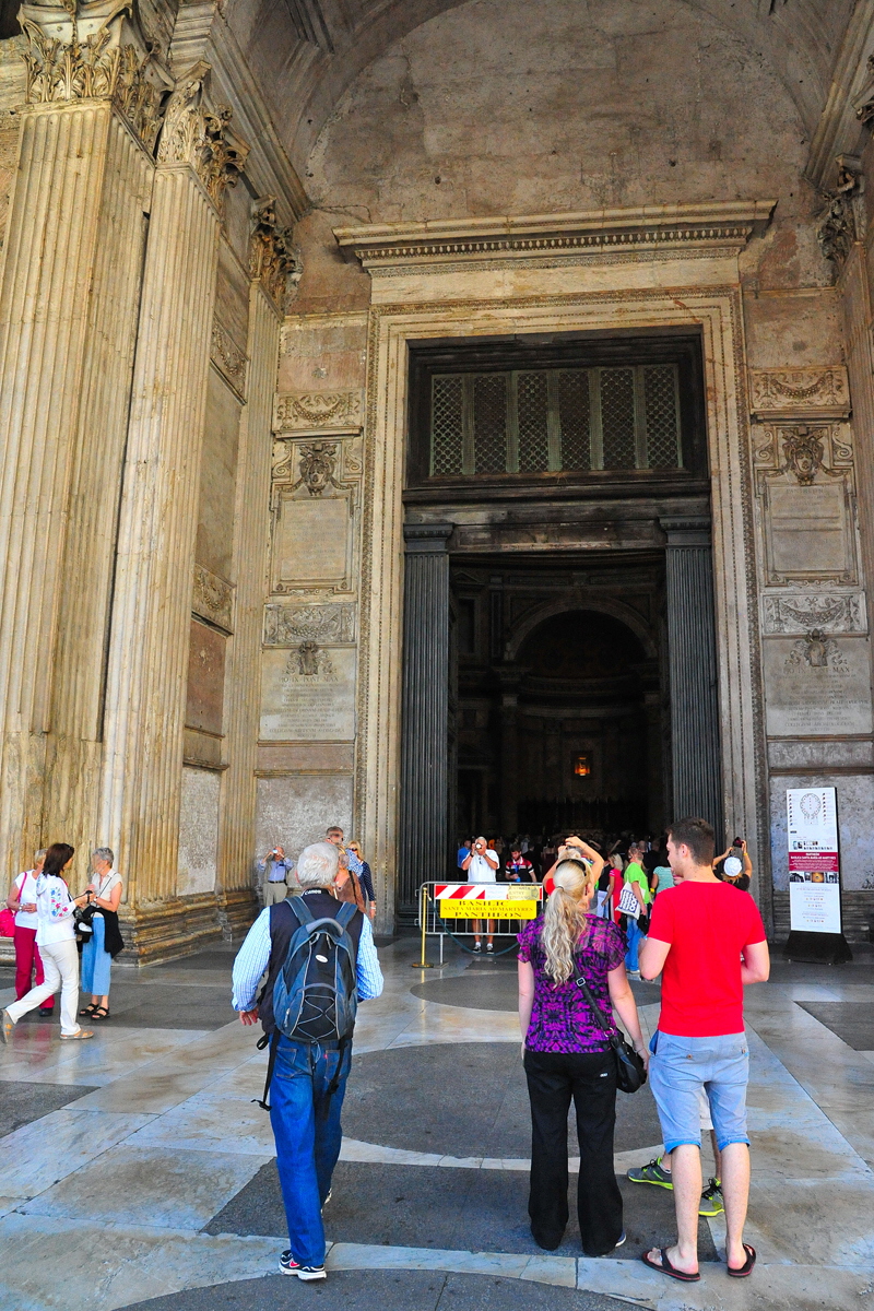 Piazza_della_Rotonda-Pantheon-Ingresso