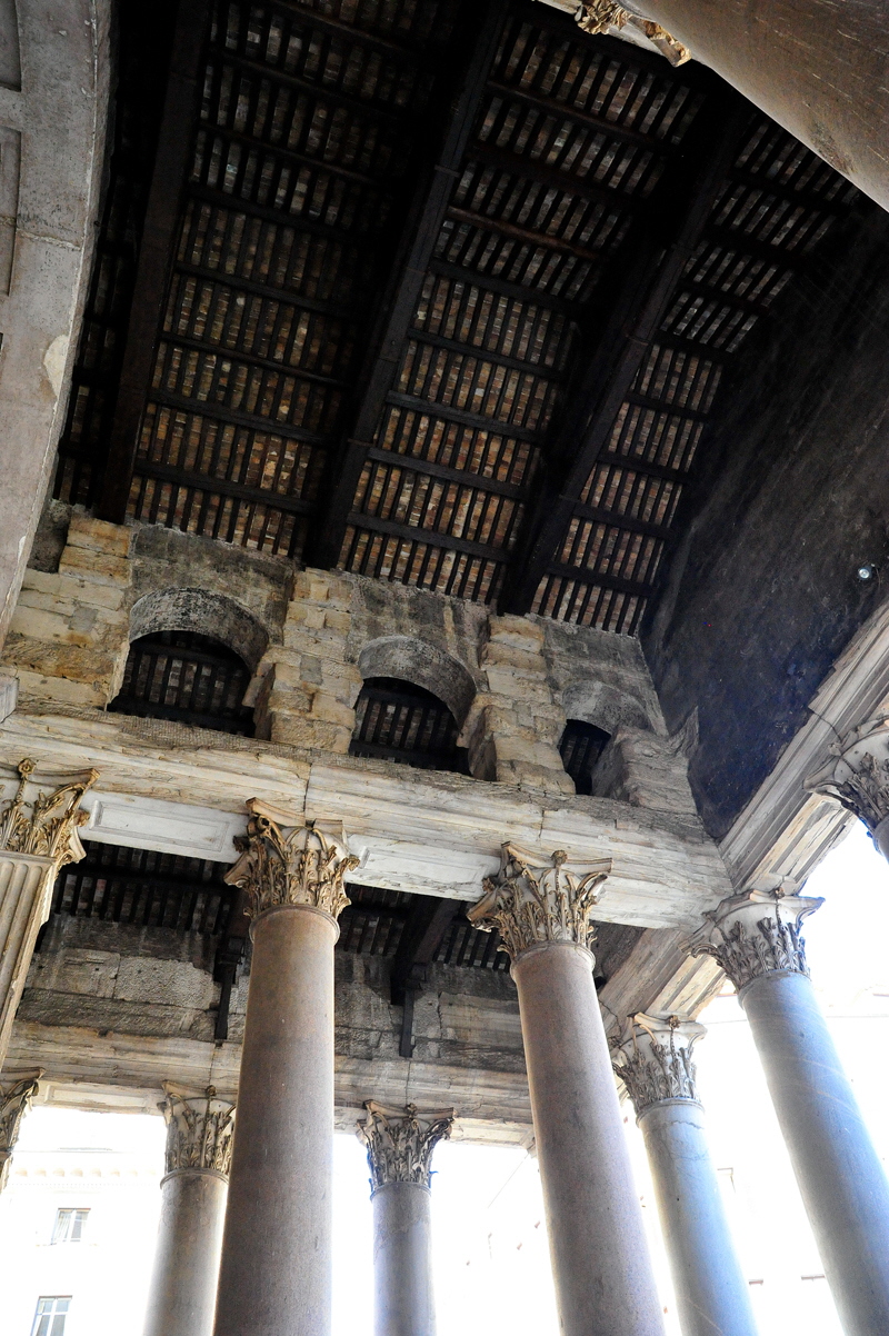 Piazza_della_Rotonda-Pantheon-Pronao (4)