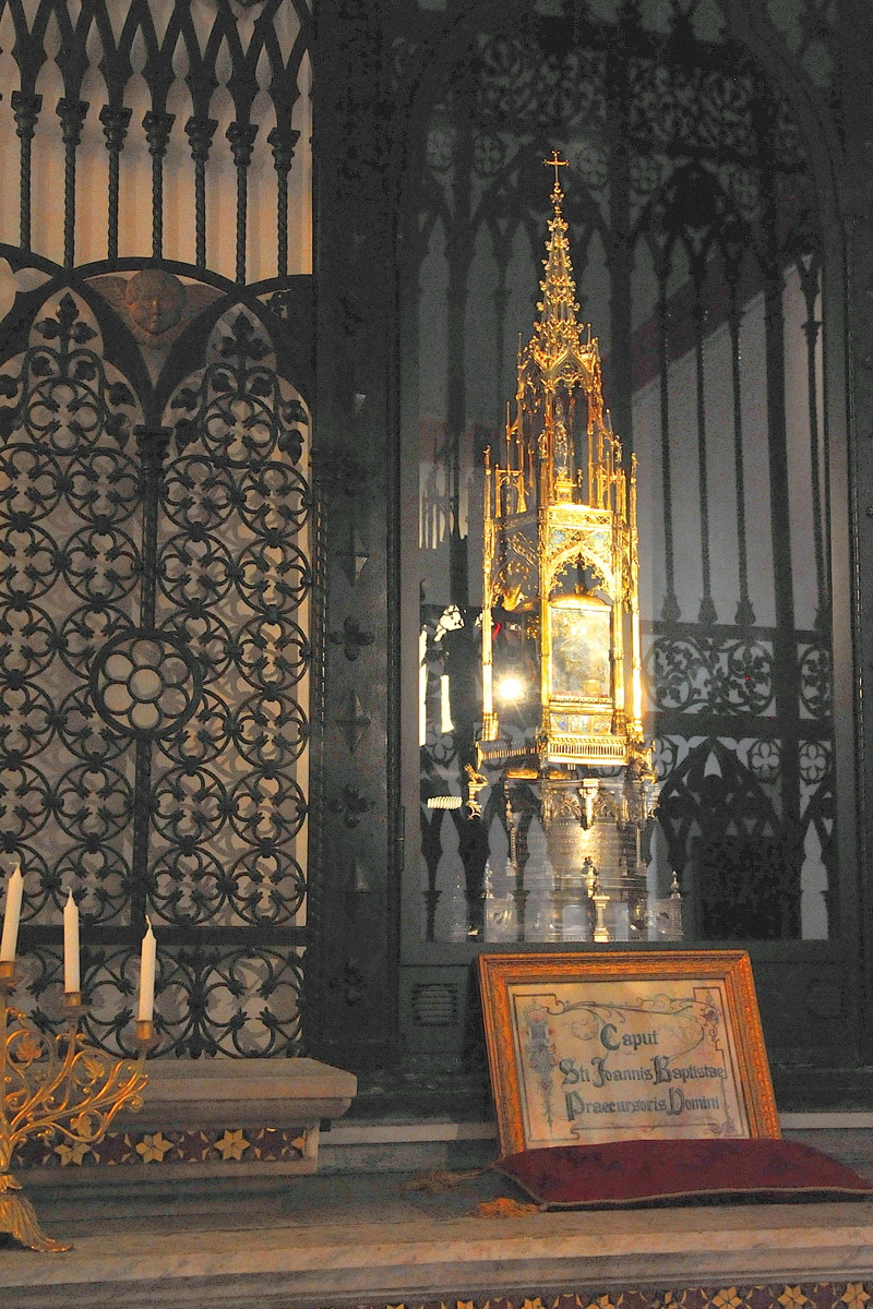 Piazza_di_S_Silvestro-Chiesa_di_S_Silvestro_in_Capite (17)