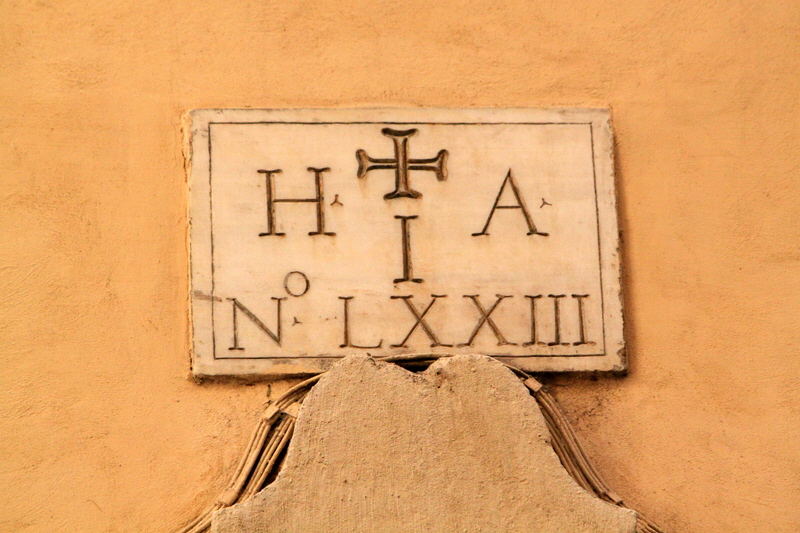 Via_degli_Uffici_del_Vicario-Lapide_di_proprieta_al_n_30
