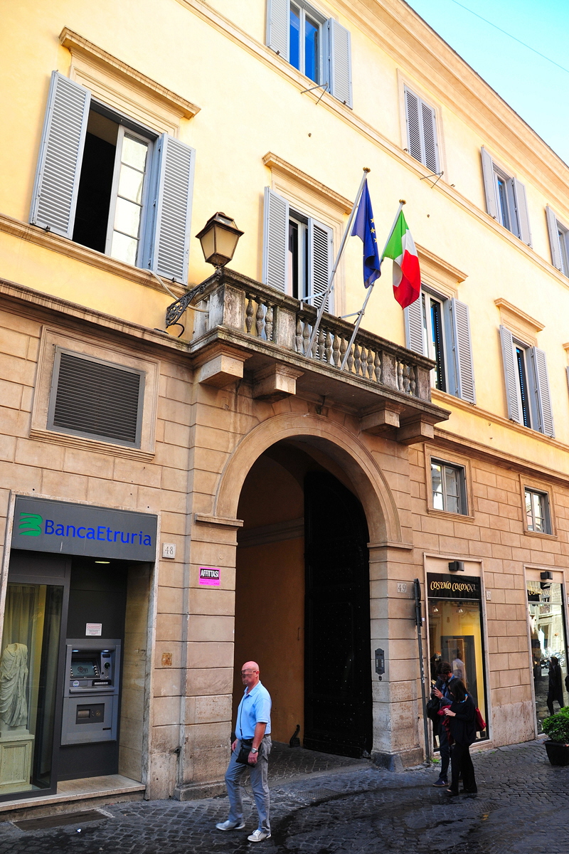 Via_degli_Uffici_del_Vicario-Palazzo_Cecchini-Lavaggi-Guglielmi_al_n_49