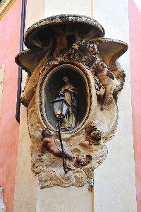 Via_degli_Uffici_del_Vicario_angolo_via_di_Campo_Marzio-Edicola