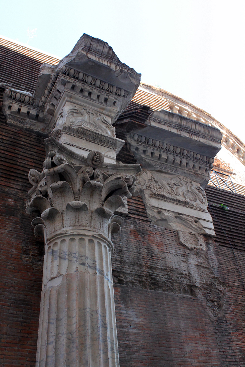 Via_della_Palombella-Retro_del_Pantheon (4)