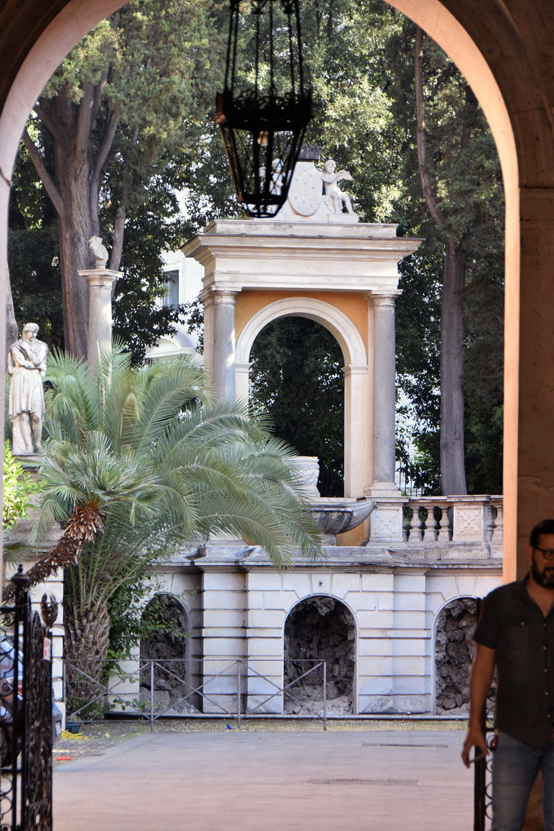 Via_Panisperna-Palazzo_Aldobrandini-Ingresso