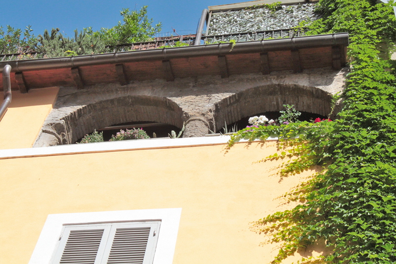 Piazza_del_Biscione-Palazzo_al_n_4-Loggia