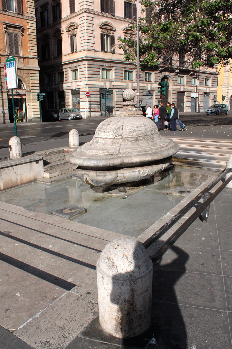 Piazza_della_Chiesa_Nuova-Fontana (2)