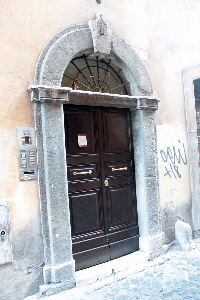 Via_dei_Cartari-Palazzo_al_n_2-portone