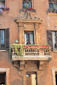 Largo_del_Pallaro-Palazzo_Azzurri_al_n_5-Balcone