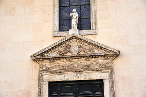 Piazza_Navona-Chiesa_di_S_Giacomo_degli_Spagnoli-Ingresso