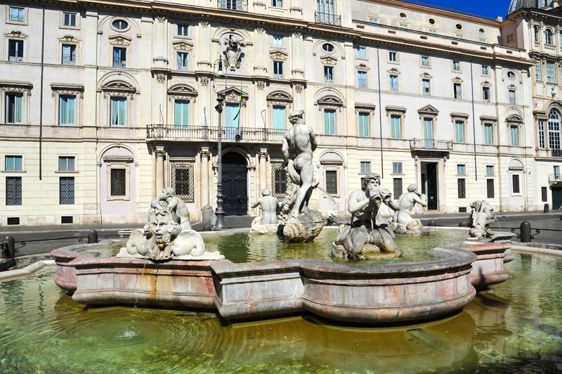 Piazza_Navona-Fontana del_Moro (7)