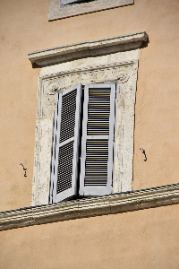 Piazza_Navona-Palazzo_de_Cupis_al_n_38-Finestra