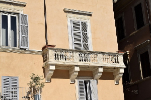 Piazza_Navona-Palazzo_de_Cupis_al_n_38-terrazzo