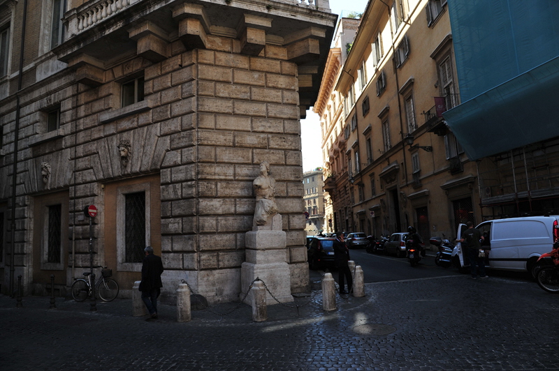 Piazza_Pasquino-Statua_di_Pasquino (5)