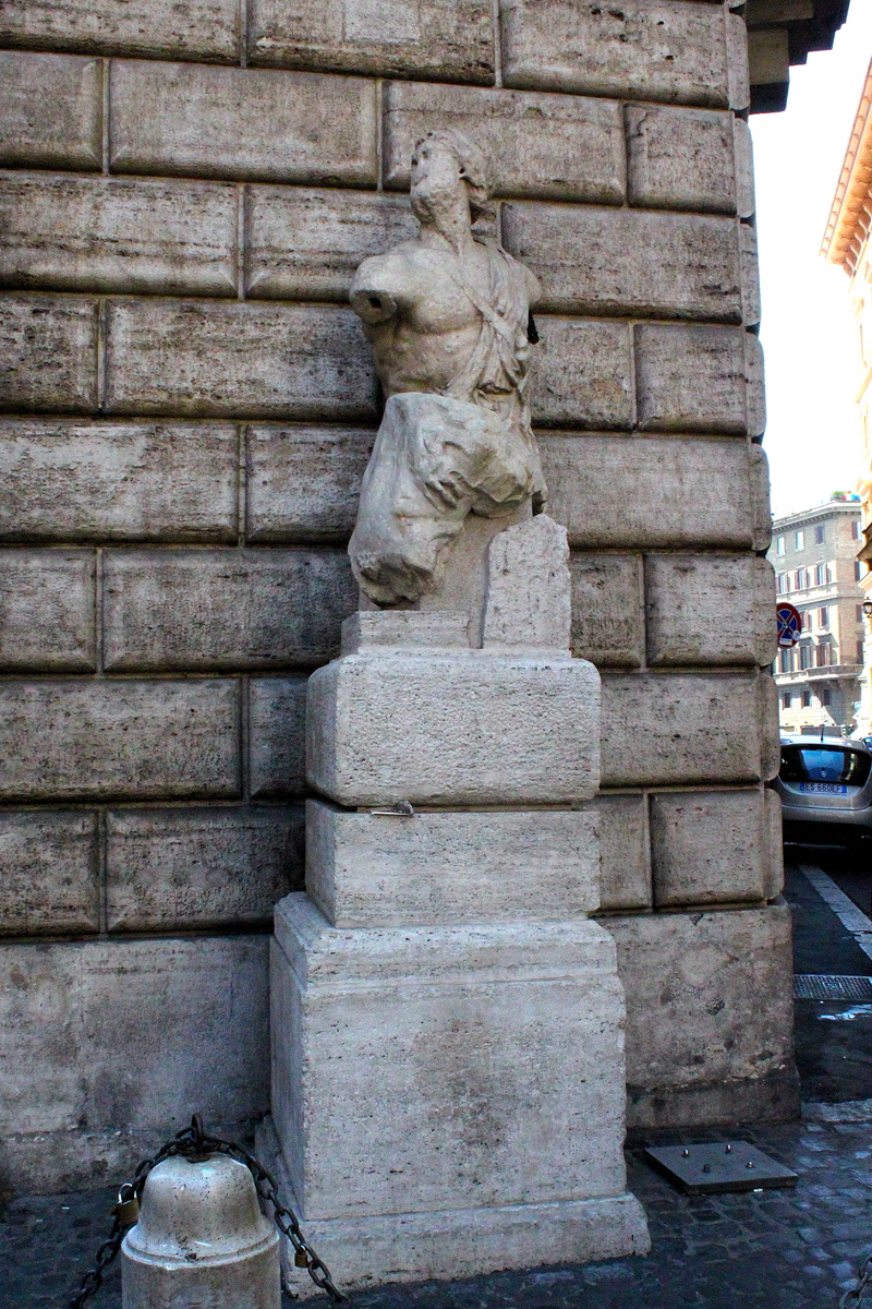 Piazza_Pasquino-Statua_di_Pasquino (6)