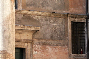 Piazza_dei_Massimi-Palazzo_Massimo-Facciata_istoriata-Angeli_III