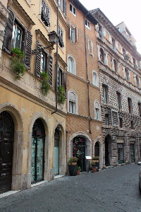 Via_del_Governo_Vecchio-Palazzo_al_n_13