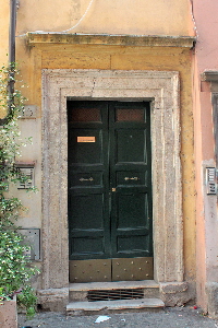 Via_di_Grottapinta-Palazzo_al_n_44-Portone