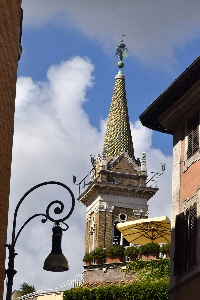 Via_S_Maria_dell_Anima-Chiesa_omonima-Campanile