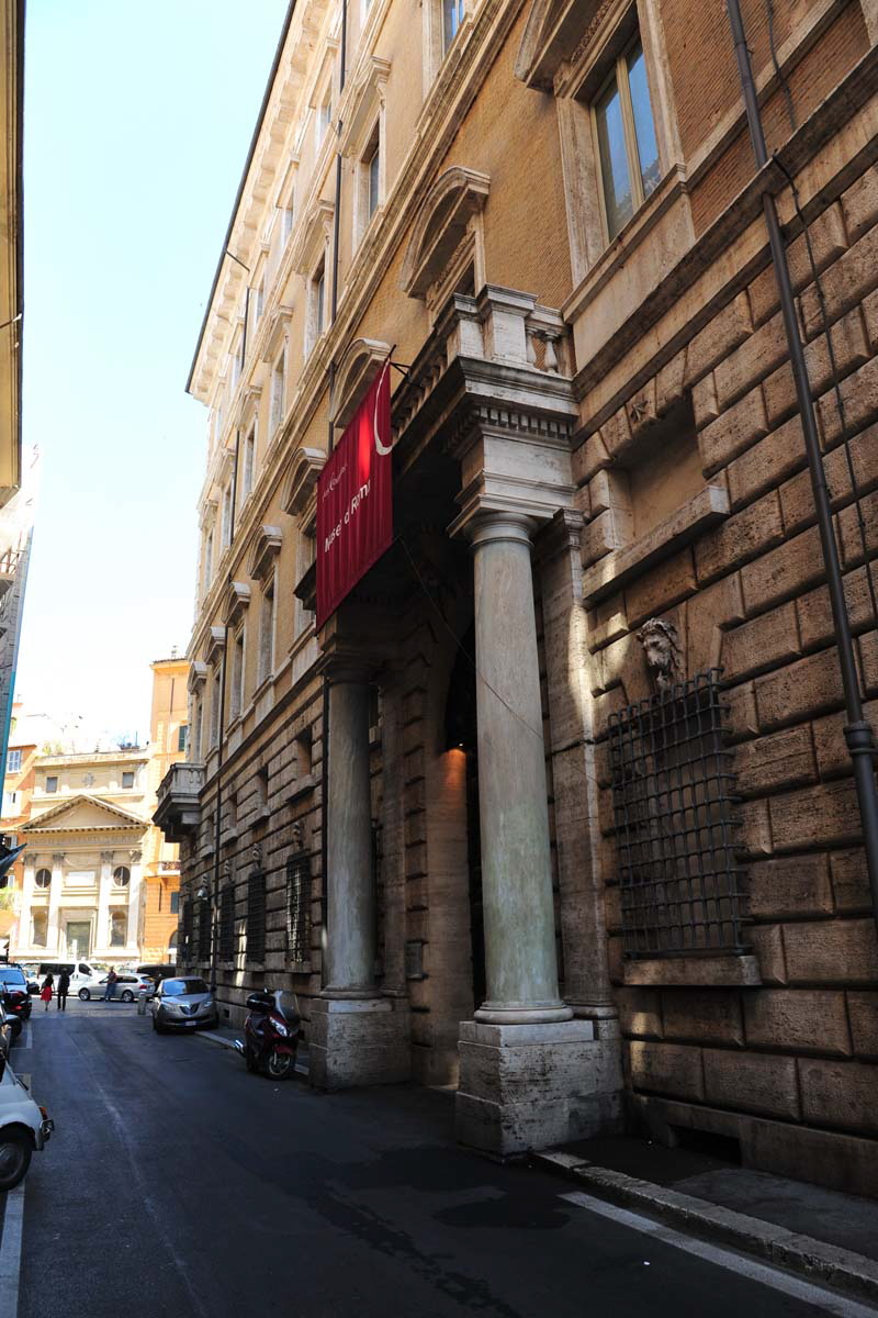 Via_di_S_Pantaleo-Palazzo_Braschi